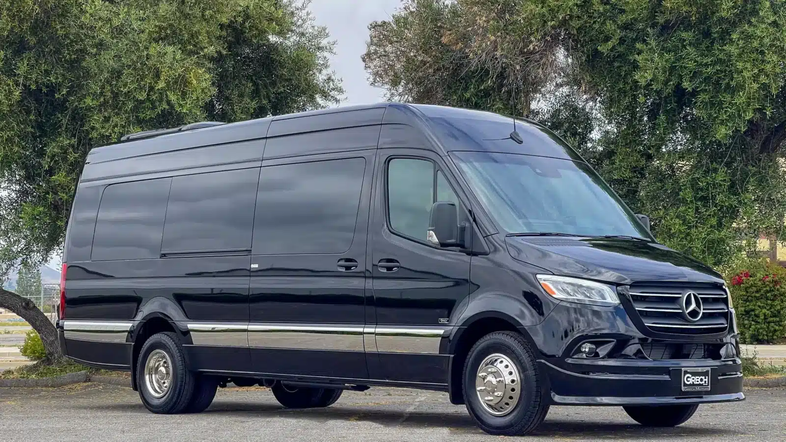 2025 Sprinter Limo Black 14 Passenger
